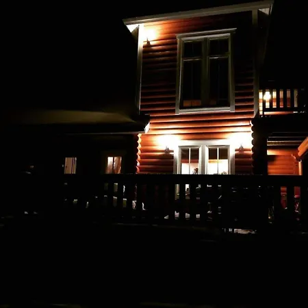 Idylli - Paljullinen Moekki Jaervenrannalla * Ikaalinen